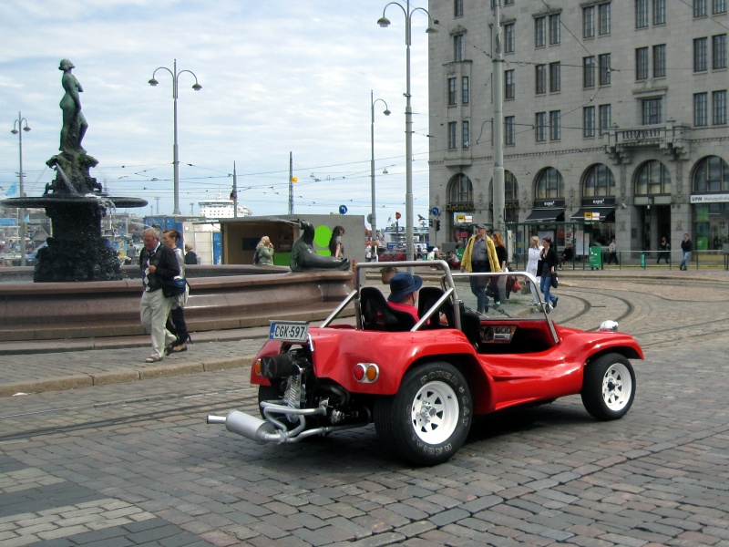 Машина на улице Хельсинки